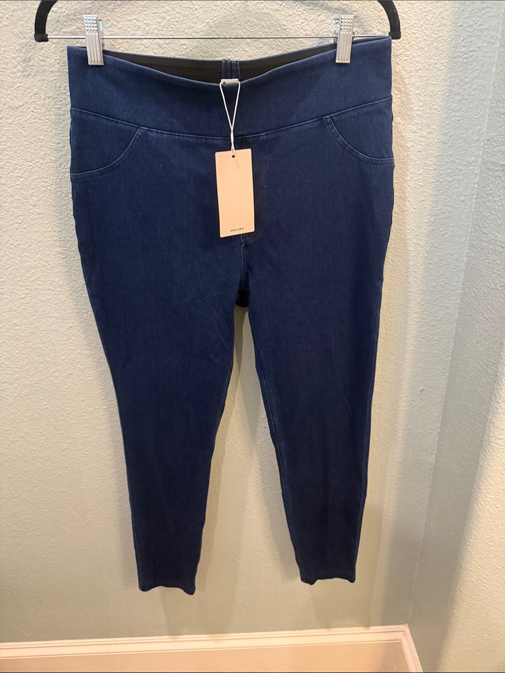 Halara Pull-On Stretch Jeans Large NWT 7/8 length